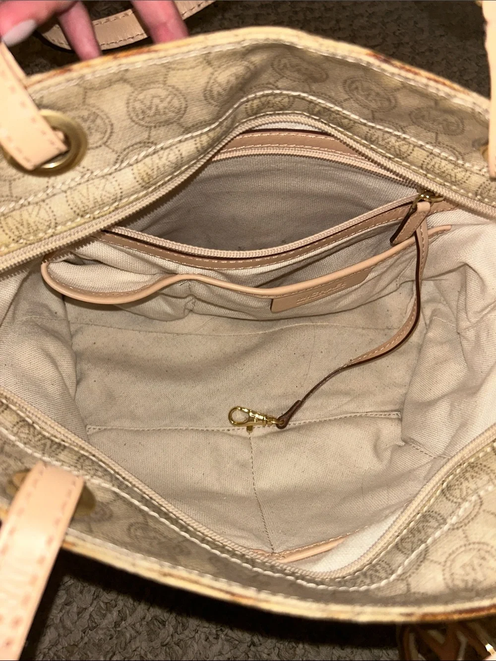 Lot of two Michael Kors Tote Bags - Picture 9 of 16